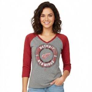 Detroit Red Wings Majestic NHL Women’s Tee Size S Gray Red V-Neck